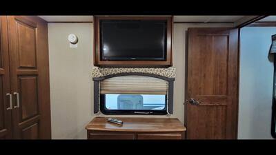 2017 KEYSTONE ALPINE 3401RS - Photo 44 - Aurora, MO 65605