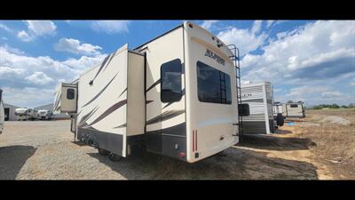 2017 KEYSTONE ALPINE 3401RS   - Photo 3 - Aurora, MO 65605