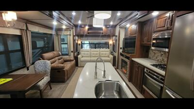 2017 KEYSTONE ALPINE 3401RS - Photo 9 - Aurora, MO 65605