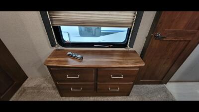 2017 KEYSTONE ALPINE 3401RS - Photo 43 - Aurora, MO 65605