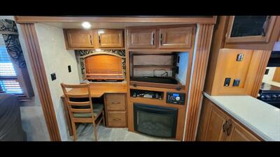 2014 Keystone MONTANA 343RL - Photo 21 - Aurora, MO 65605