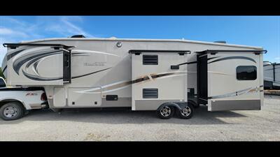 2014 Keystone MONTANA 343RL - Photo 4 - Aurora, MO 65605