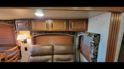 2014 Keystone MONTANA 343RL - Photo 26 - Aurora, MO 65605