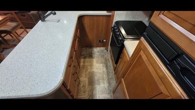 2014 Keystone MONTANA 343RL - Photo 18 - Aurora, MO 65605