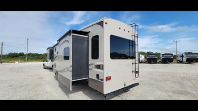 2014 Keystone MONTANA 343RL - Photo 5 - Aurora, MO 65605