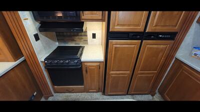 2014 Keystone MONTANA 343RL - Photo 16 - Aurora, MO 65605