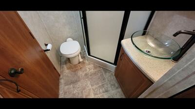 2014 Keystone MONTANA 343RL - Photo 32 - Aurora, MO 65605