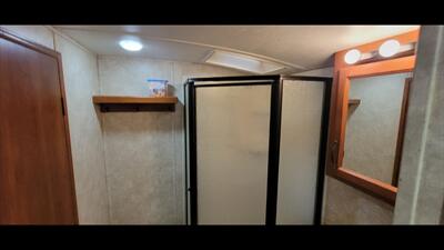 2014 Keystone MONTANA 343RL - Photo 33 - Aurora, MO 65605