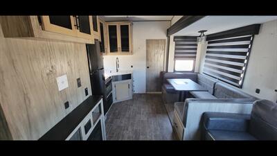 2022 CHEROKEE ARTIC WOLF 287BH   - Photo 10 - Aurora, MO 65605