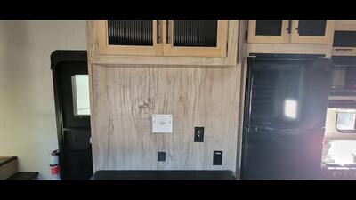 2022 CHEROKEE ARTIC WOLF 287BH   - Photo 15 - Aurora, MO 65605