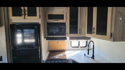 2022 CHEROKEE ARTIC WOLF 287BH   - Photo 18 - Aurora, MO 65605