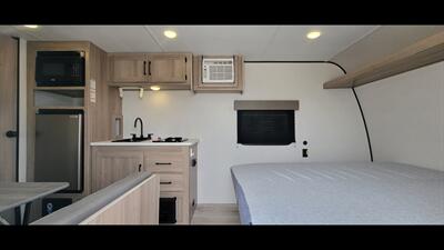 2025 KEYSTONE COLEMAN 17R   - Photo 11 - Aurora, MO 65605