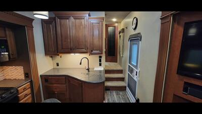 2018 NORTHWOOD ARCTIC FOX 32-5M   - Photo 14 - Aurora, MO 65605