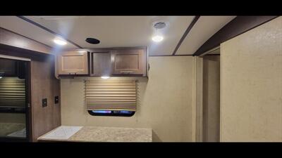 2017 FOREST RIVER SURVEYOR 32RKDS   - Photo 47 - Aurora, MO 65605