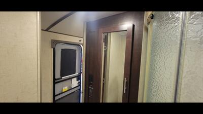 2017 FOREST RIVER SURVEYOR 32RKDS   - Photo 37 - Aurora, MO 65605