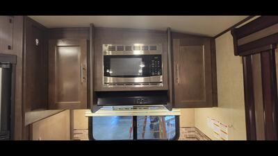 2017 FOREST RIVER SURVEYOR 32RKDS   - Photo 23 - Aurora, MO 65605