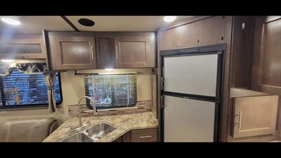 2017 FOREST RIVER SURVEYOR 32RKDS   - Photo 26 - Aurora, MO 65605