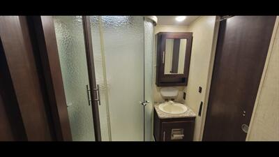 2017 FOREST RIVER SURVEYOR 32RKDS   - Photo 33 - Aurora, MO 65605