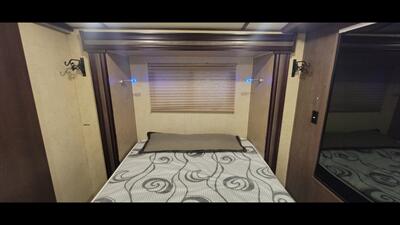 2017 FOREST RIVER SURVEYOR 32RKDS   - Photo 41 - Aurora, MO 65605