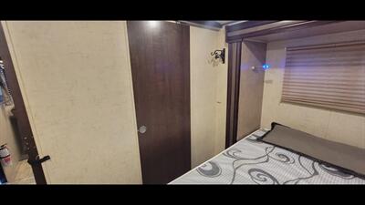 2017 FOREST RIVER SURVEYOR 32RKDS   - Photo 43 - Aurora, MO 65605