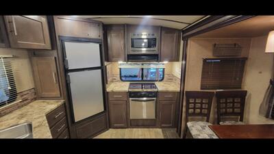 2017 FOREST RIVER SURVEYOR 32RKDS   - Photo 21 - Aurora, MO 65605