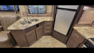 2017 FOREST RIVER SURVEYOR 32RKDS   - Photo 25 - Aurora, MO 65605