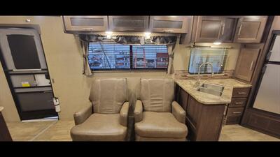 2017 FOREST RIVER SURVEYOR 32RKDS   - Photo 28 - Aurora, MO 65605