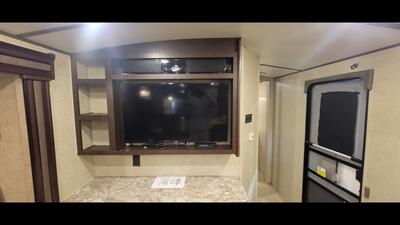 2017 FOREST RIVER SURVEYOR 32RKDS   - Photo 14 - Aurora, MO 65605