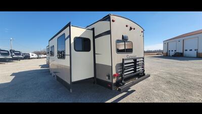 2017 FOREST RIVER SURVEYOR 32RKDS   - Photo 7 - Aurora, MO 65605