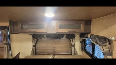 2017 FOREST RIVER SURVEYOR 32RKDS   - Photo 18 - Aurora, MO 65605