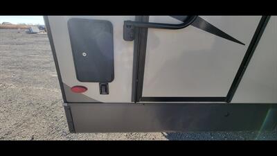 2020 FOREST RIVER ROCKWOOD 2910SB   - Photo 10 - Aurora, MO 65605