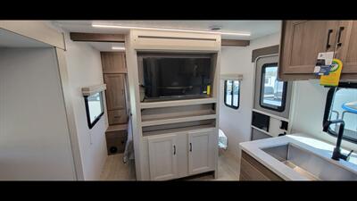 2025 COACHMEN FREEDOM EXPRESS 29SE   - Photo 14 - Aurora, MO 65605