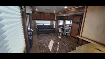 2016 HIGHLAND RIDGE OPEN RANGE 337RLS   - Photo 8 - Aurora, MO 65605