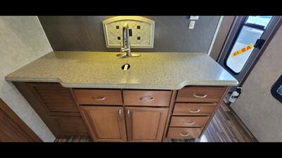 2016 HIGHLAND RIDGE OPEN RANGE 337RLS   - Photo 12 - Aurora, MO 65605