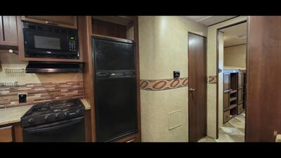 2014 CROSSROADS ZINGER 31SB   - Photo 24 - Aurora, MO 65605