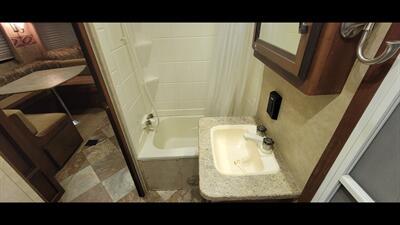 2014 CROSSROADS ZINGER 31SB   - Photo 30 - Aurora, MO 65605