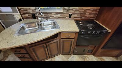 2014 CROSSROADS ZINGER 31SB   - Photo 25 - Aurora, MO 65605