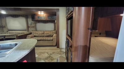 2014 CROSSROADS ZINGER 31SB   - Photo 10 - Aurora, MO 65605