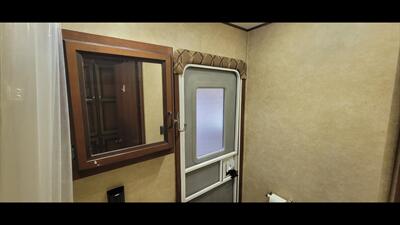 2014 CROSSROADS ZINGER 31SB   - Photo 28 - Aurora, MO 65605