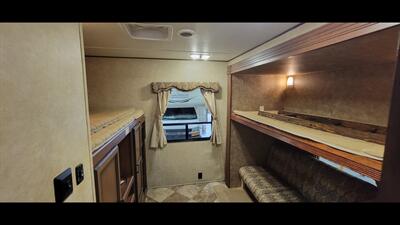 2014 CROSSROADS ZINGER 31SB   - Photo 32 - Aurora, MO 65605