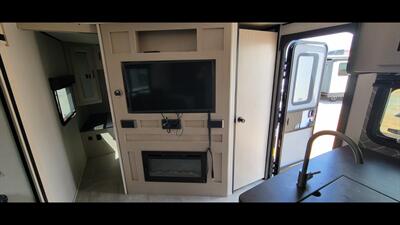 2021 FOREST RIVER COACHMEN 290BH   - Photo 8 - Aurora, MO 65605