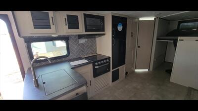 2021 FOREST RIVER COACHMEN 290BH   - Photo 10 - Aurora, MO 65605