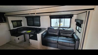 2021 FOREST RIVER COACHMEN 290BH   - Photo 9 - Aurora, MO 65605