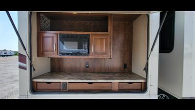2016 GRAND DESIGN SOLITUDE ST366DEN - Photo 8 - Aurora, MO 65605