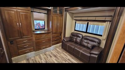 2016 GRAND DESIGN SOLITUDE ST366DEN - Photo 34 - Aurora, MO 65605