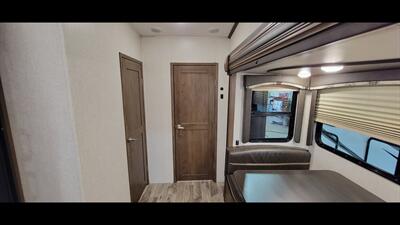 2019 KEYSTONE COUGAR 32BHS   - Photo 27 - Aurora, MO 65605