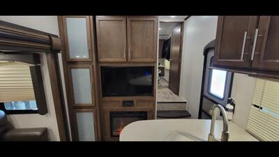 2019 KEYSTONE COUGAR 32BHS   - Photo 20 - Aurora, MO 65605