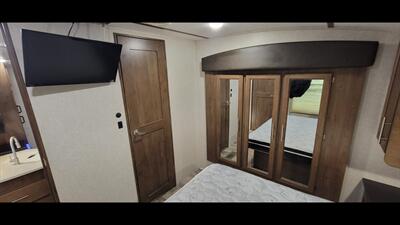 2019 KEYSTONE COUGAR 32BHS   - Photo 54 - Aurora, MO 65605