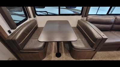 2019 KEYSTONE COUGAR 32BHS   - Photo 25 - Aurora, MO 65605