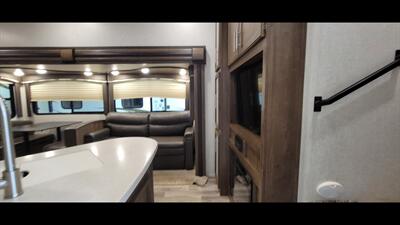 2019 KEYSTONE COUGAR 32BHS   - Photo 10 - Aurora, MO 65605